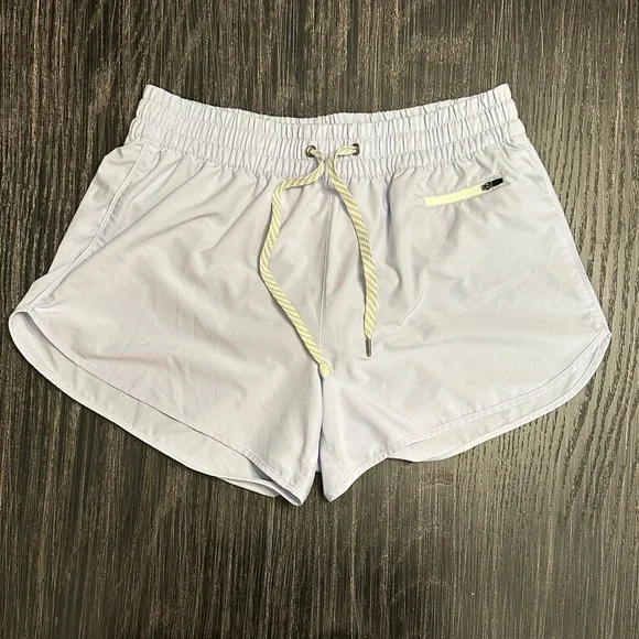 Vuori Women’s Clementine Short 2.0 4” Inseam in Periwinkle, Size Large - Picture 4 of 14